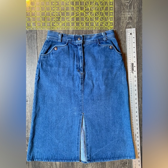 S Vintage denim skirt 70’s 80’s academia. Perfection ✨ - Picture 1 of 5